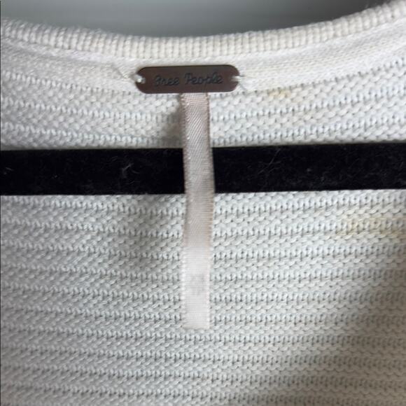 Free People Women’s Cream Oversized V-Neck Sweater XS - Picture 2 of 6